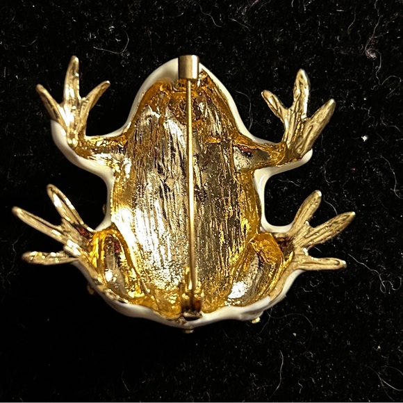 Vintage Frog Broach with white enamel and gold tone accents . - Picture 3 of 5